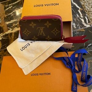 LOUIS VUITTON WALLET COMPACT MULTICARTES ZIPPY MONOGRAM /FUSHIA/W DUST BAG BOX+